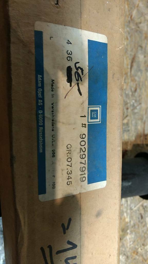 Original GM Opel Omega B Gasdruck Dämpfer hinten NEU