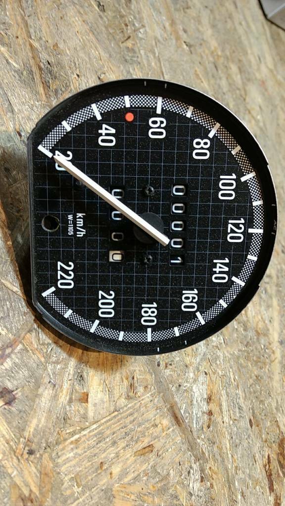 Original GM Opel Tacho 220KMH Kadett E Ascona w=1105 NEU