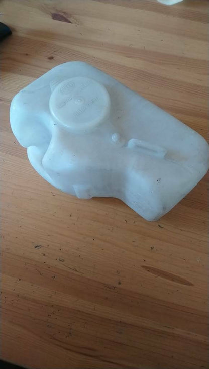 Kadett D Spritzwasserbehälter GM Opel NEU 90069655