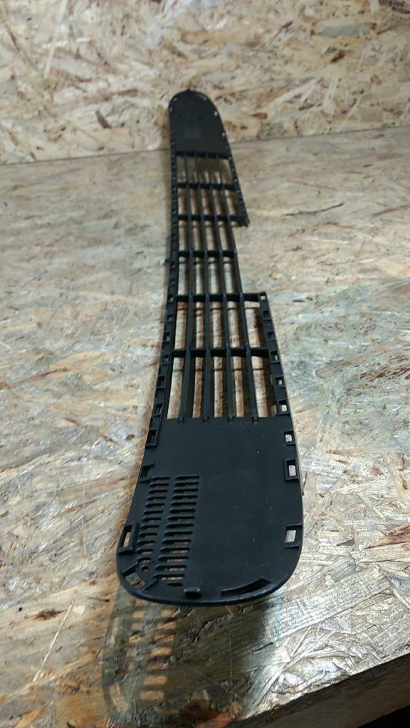 Original GM Opel Vectra B Limo Stoßfängergrill vorne NEU