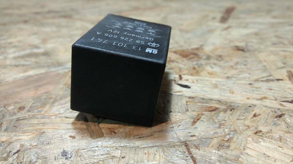 Original GM Opel Astra Relais Scheinwerfer NEU