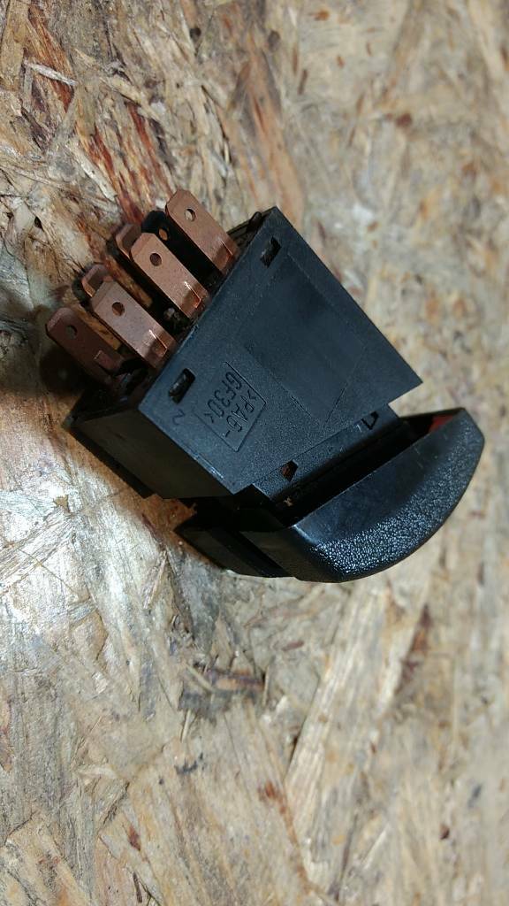 Original GM Opel Corsa B Tigra Warnblinkschalter NEU