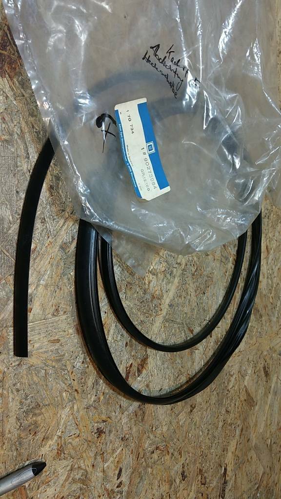 Original GM Opel Kadett E Abdichtung Heckscheibe NEU