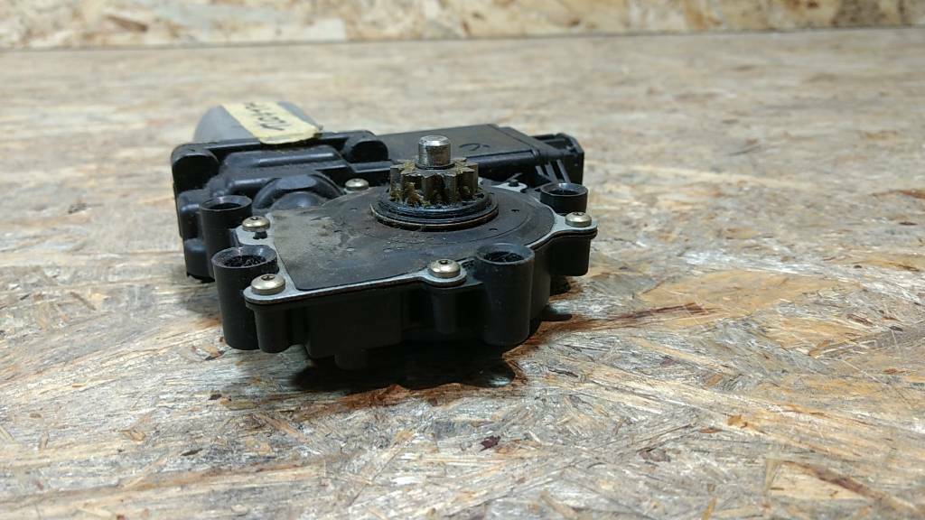 Original GM Opel Corsa B Tigra A Fensterheber vorne links NEU