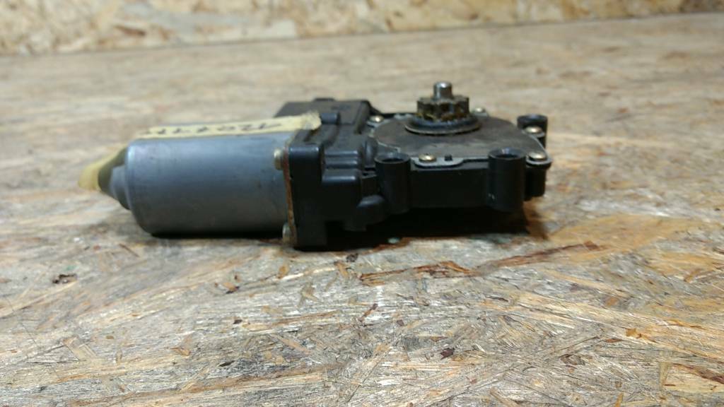 Original GM Opel Corsa B Tigra A Fensterheber vorne links NEU