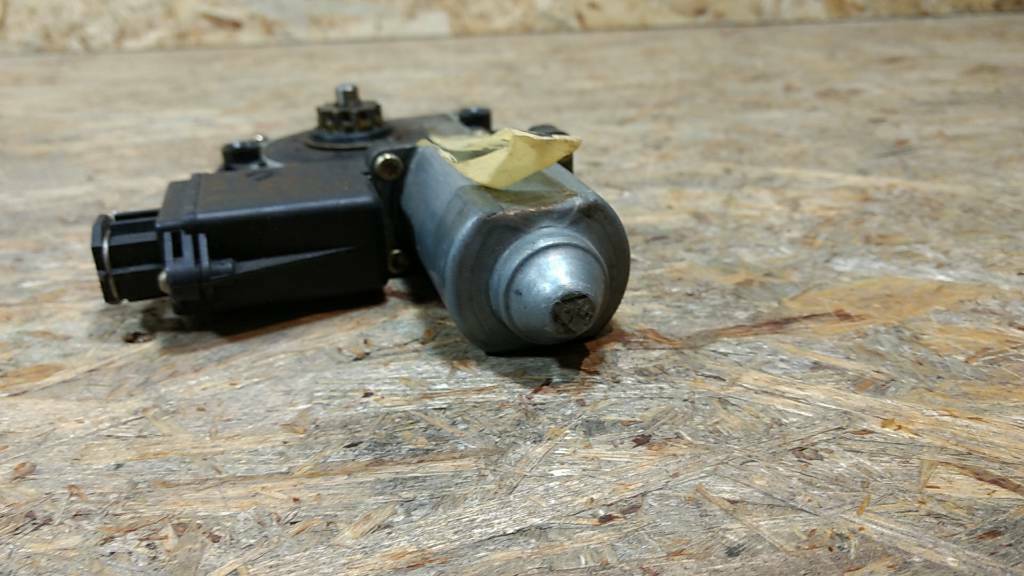 Original GM Opel Corsa B Tigra A Fensterheber vorne links NEU