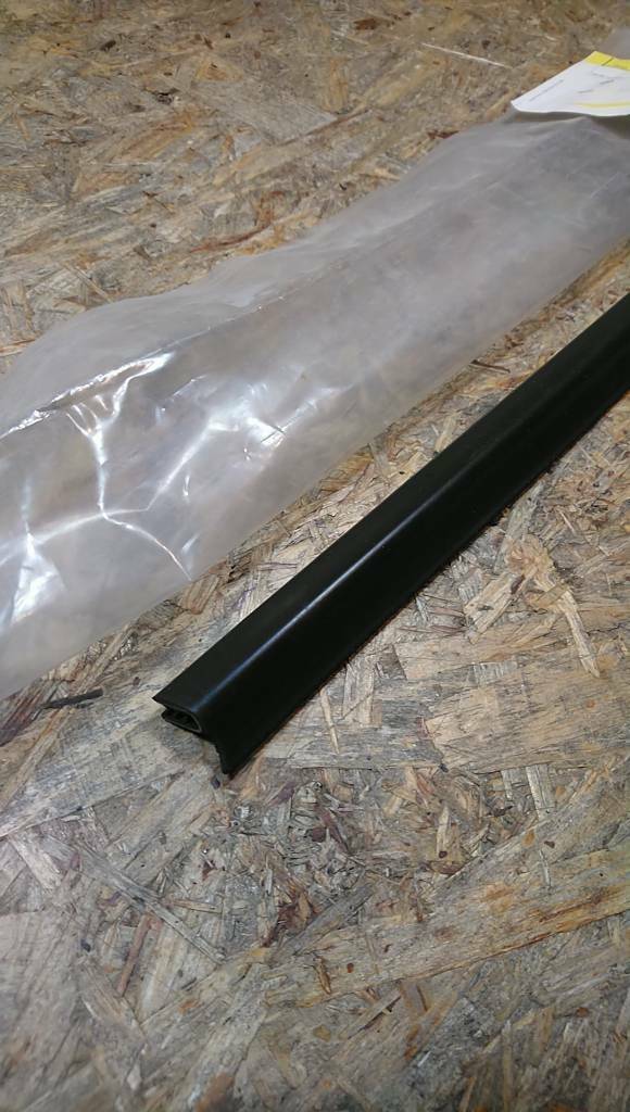 Corsa B Fensterschachtabdeckung neu Original GM