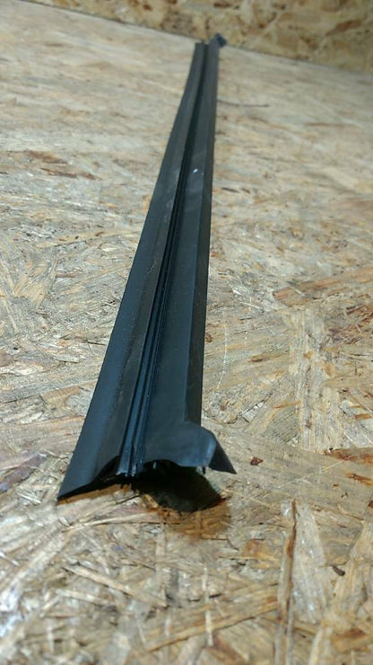 Original GM Opel Omega B Gummidichtung Fensterschacht vorne NEU