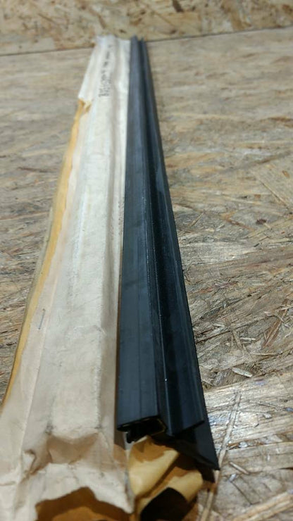 Original GM Opel Astra F Zierleiste Fensterschacht vorne NEU