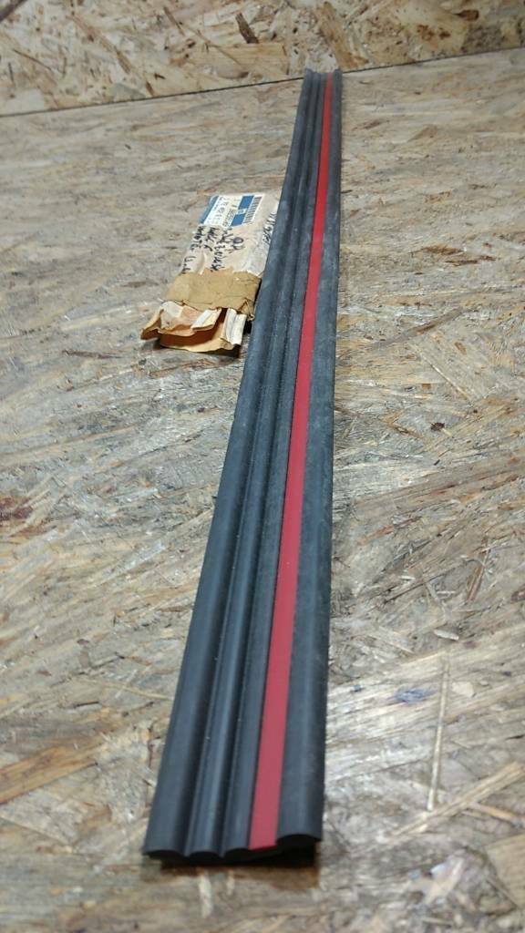 Original GM Opel Kadett E Schutzzierleiste Vordertür links NEU