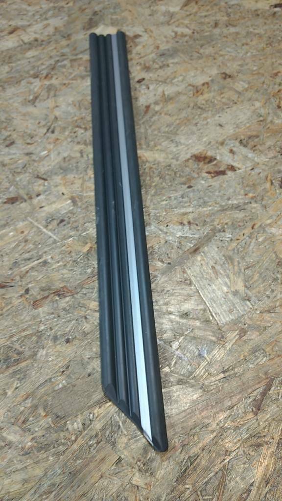 Original GM Opel Kadett E Zierleiste Seitenwand links NEU