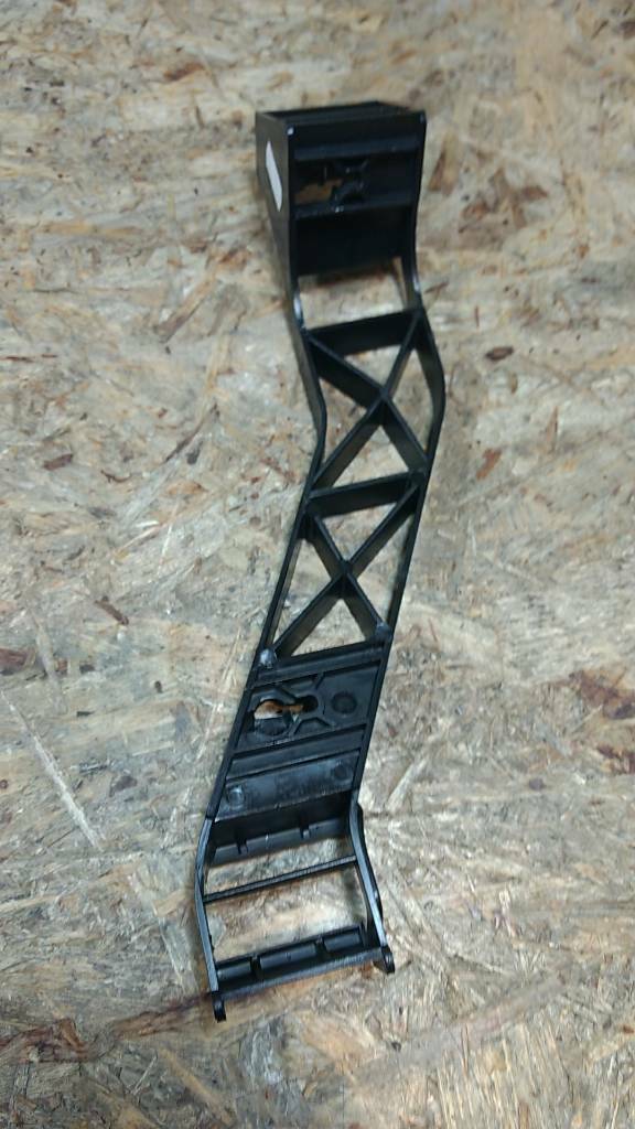 Original GM Opel Omega A Caravan Halter Stoßstange hinten NEU