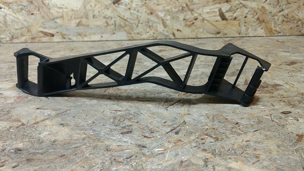Original GM Opel Omega A Caravan Halter Stoßstange hinten NEU
