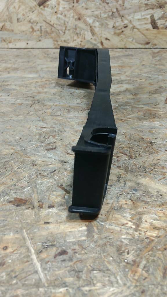 Original GM Opel Omega A Caravan Halter Stoßstange hinten NEU