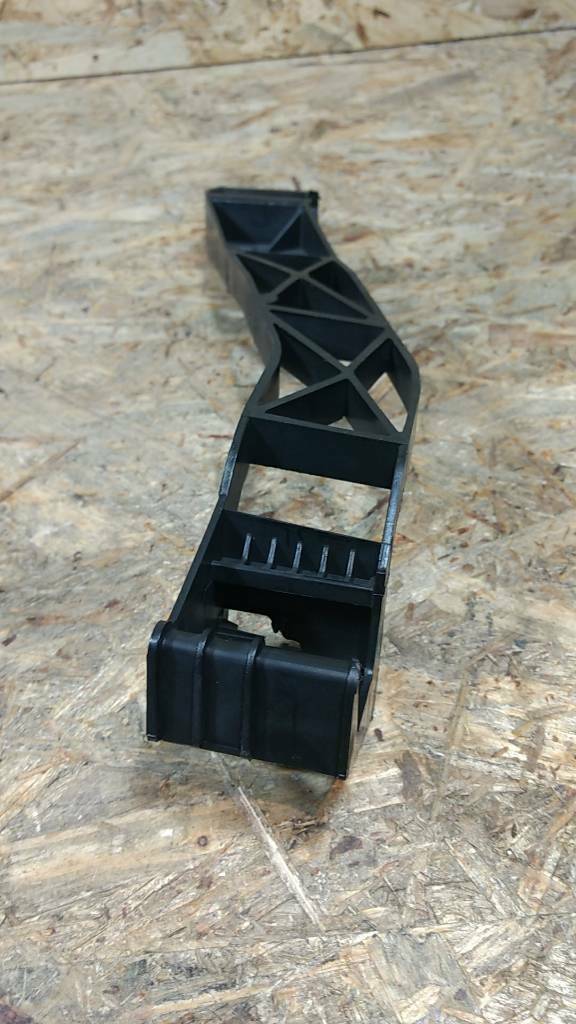 Original GM Opel Omega A Caravan Halter Stoßstange hinten NEU