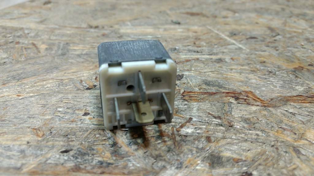 Original GM Opel Omega B Mehrzweck-Relais NEU