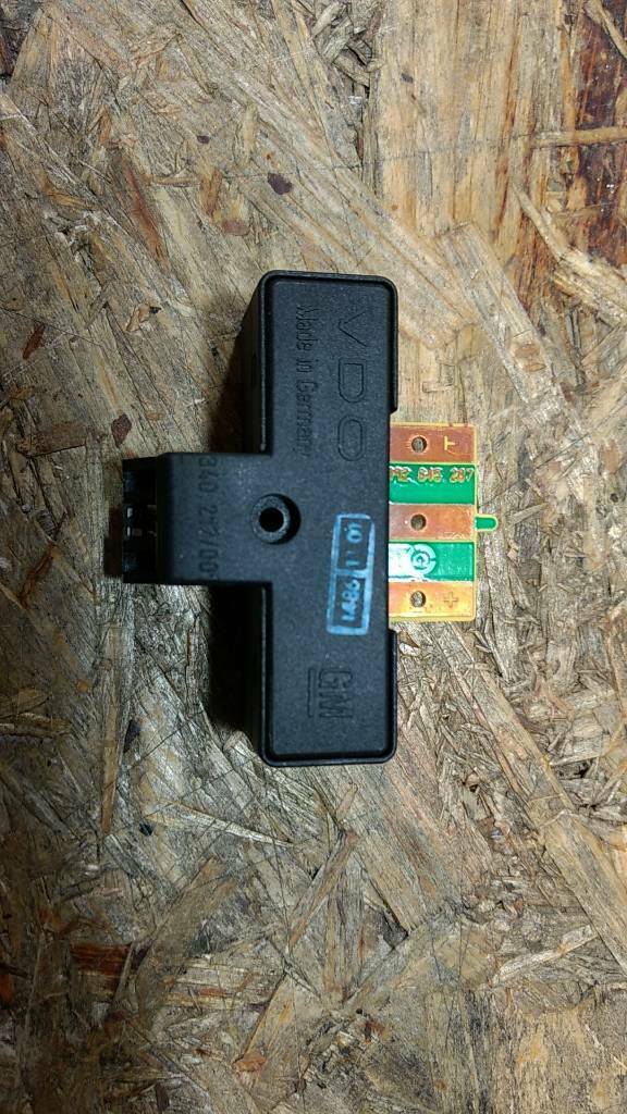 Original GM Opel Astra F Wegstreckenfrequenz-Geber NEU