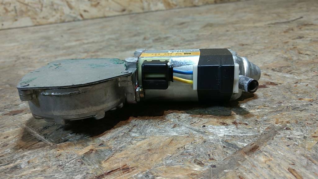 Original GM Opel Fensterhebermotor vorne links Corsa A NEU