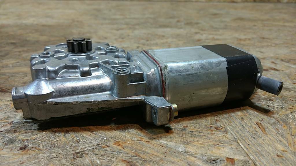 Original GM Opel Fensterhebermotor vorne links Corsa A NEU
