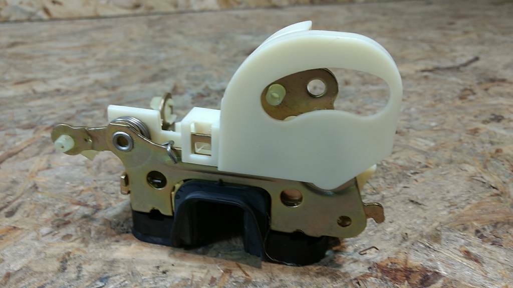 Original GM Opel Türschloss vorne links Omega A Senator B NEU