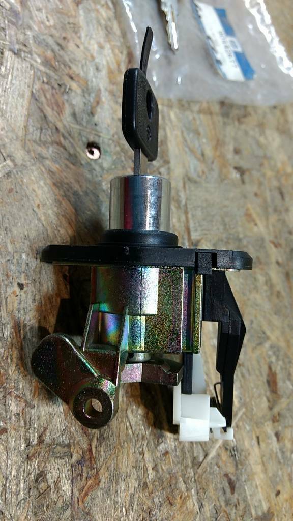 Original GM Opel Astra F Heckklappenschloss mit ZV NEU