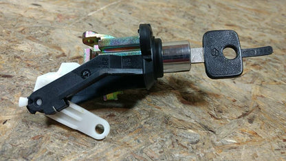 Original GM Opel Astra F Heckklappenschloss mit ZV NEU