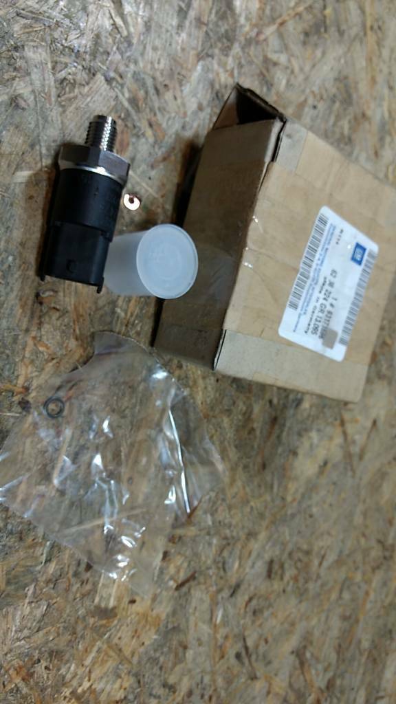 Original GM Opel Omega B Drucksensor (Hochdruck) Kraftstoff NEU