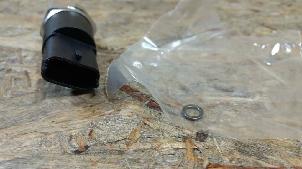 Original GM Opel Omega B Drucksensor (Hochdruck) Kraftstoff NEU