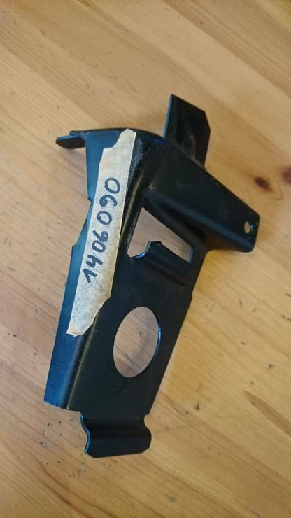Kadett E Halter Stoßstange vorne links Neu Original GM