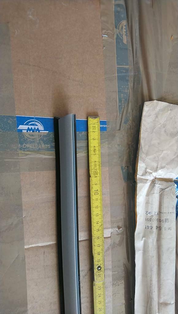 Vectra A Zierleiste Fensterschachtabdeckungen neu gm 90310391