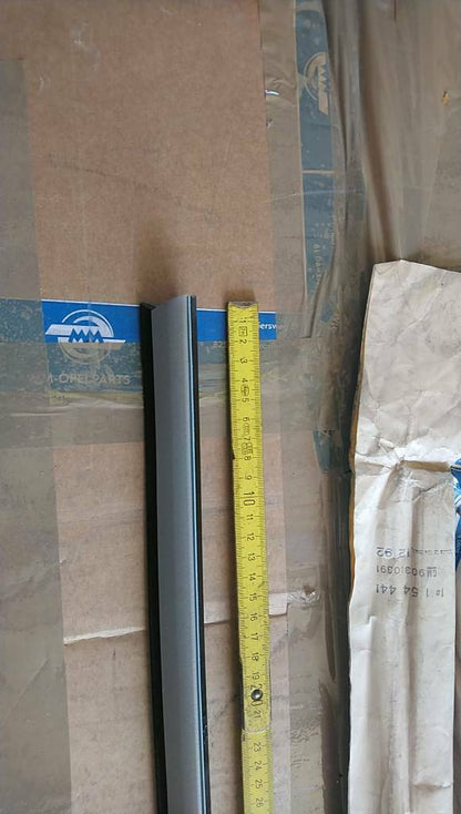 Vectra A Zierleiste Fensterschachtabdeckungen neu gm 90310391