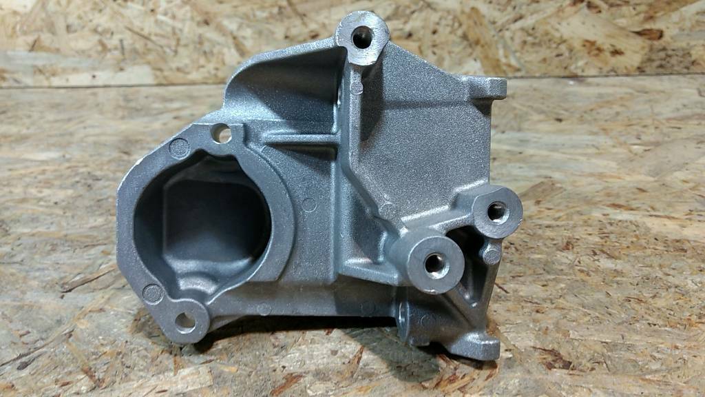 Original GM Opel Omega B Stütze Pumpe Hilfskraftlenkung NEU