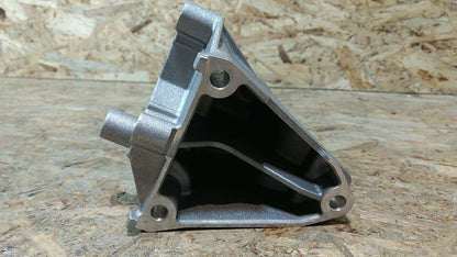 Original GM Opel Omega B Stütze Pumpe Hilfskraftlenkung NEU
