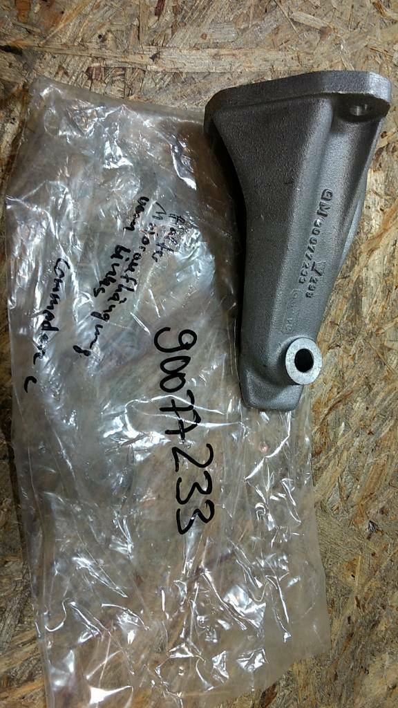 Original GM Opel Halter Motoraufhängung vorne links Commodore C Neu