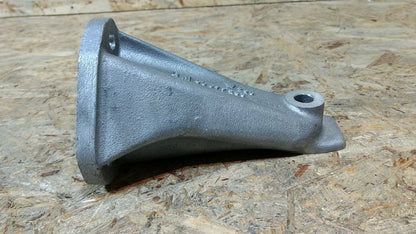 Original GM Opel Halter Motoraufhängung vorne links Commodore C Neu