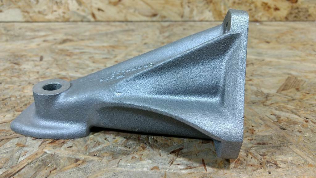 Original GM Opel Halter Motoraufhängung vorne links Commodore C Neu