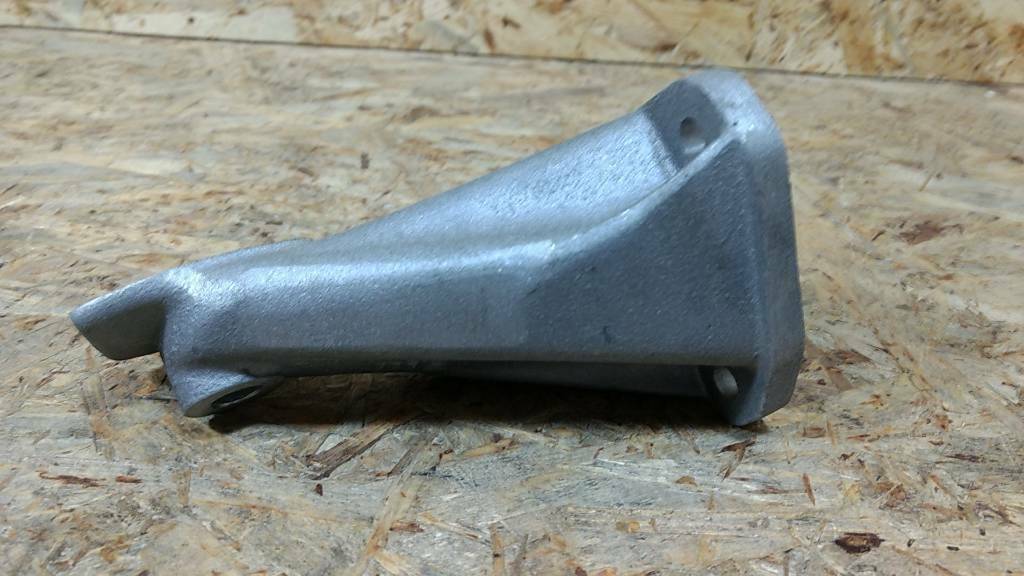 Original GM Opel Halter Motoraufhängung vorne links Commodore C Neu