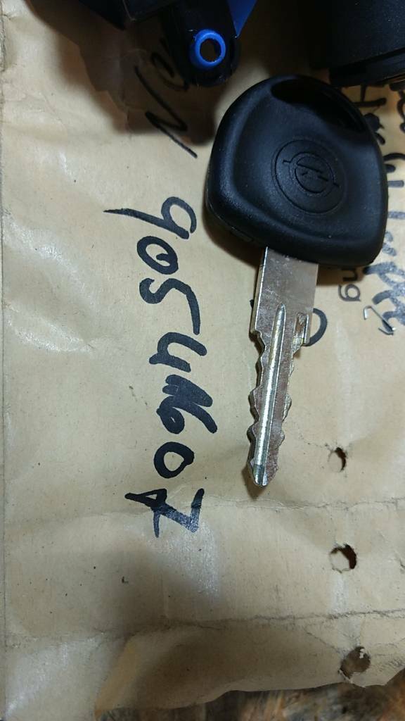 Original GM Opel Schließzylinder Schlüssel Heckklappe Corsa B NEU