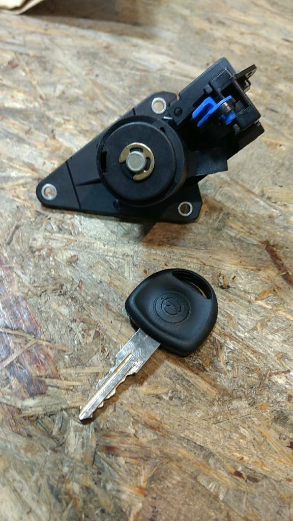 Original GM Opel Schließzylinder Schlüssel Heckklappe Corsa B NEU