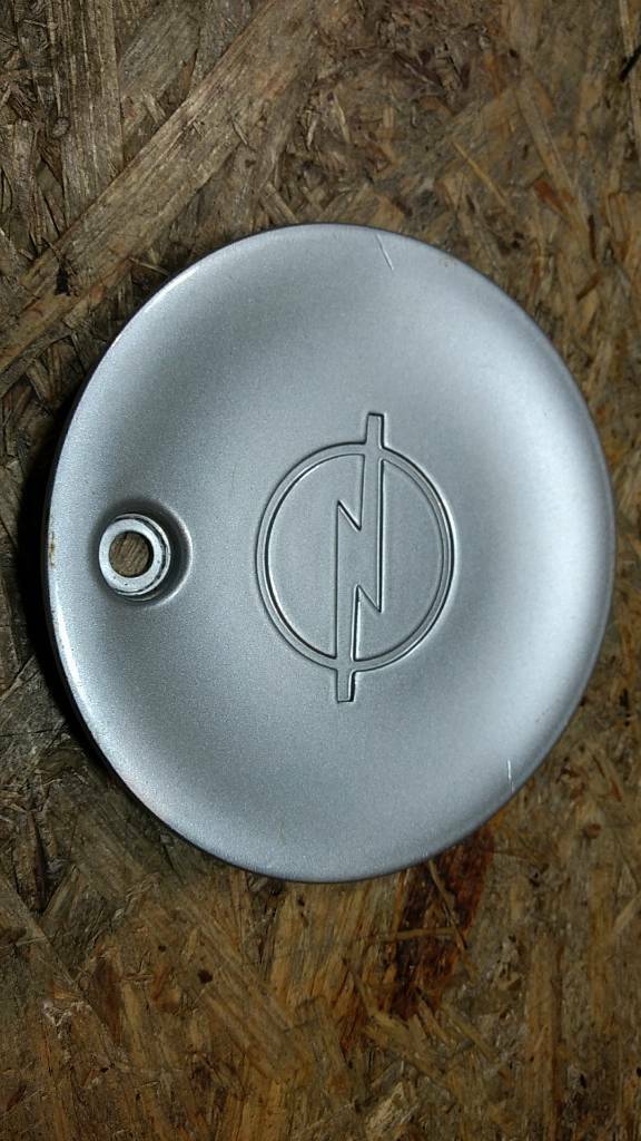 Corsa B Nabendeckel an Alufelge original GM Opel NEU