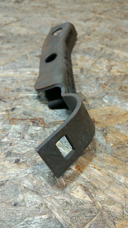 Original GM Opel Omega A Halter Auspuffrohr vorne NEU