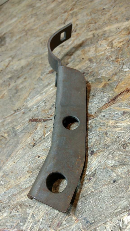 Original GM Opel Omega A Halter Auspuffrohr vorne NEU