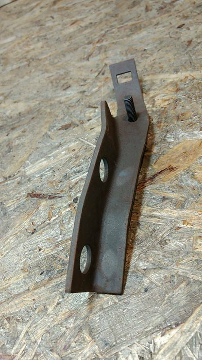 Original GM Opel Omega A Halter Auspuffrohr vorne NEU