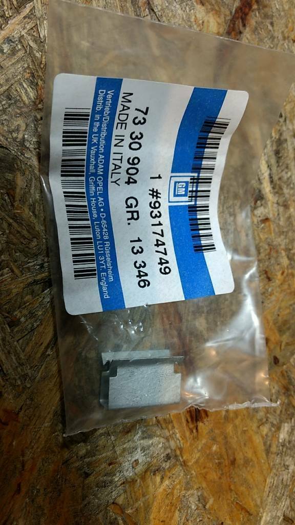 Original GM Opel Astra G Cabrio Clip Frontscheibe oben NEU