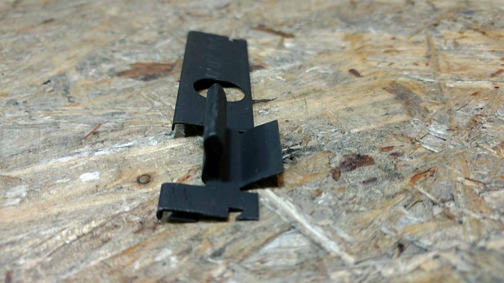 Original GM Opel Astra G Schelle Halterung Verkleidung hinten NEU