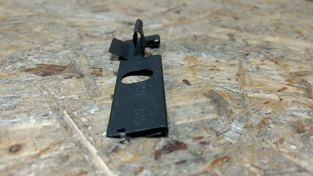Original GM Opel Astra G Schelle Halterung Verkleidung hinten NEU