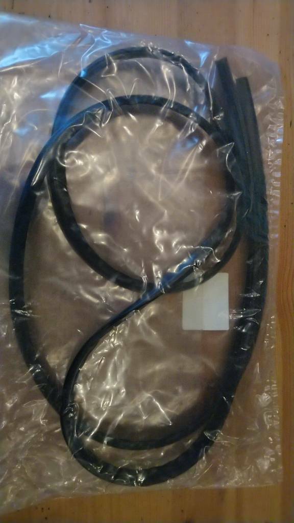 Kadett E omega A Zierleiste Frontscheibe Neu Original GM