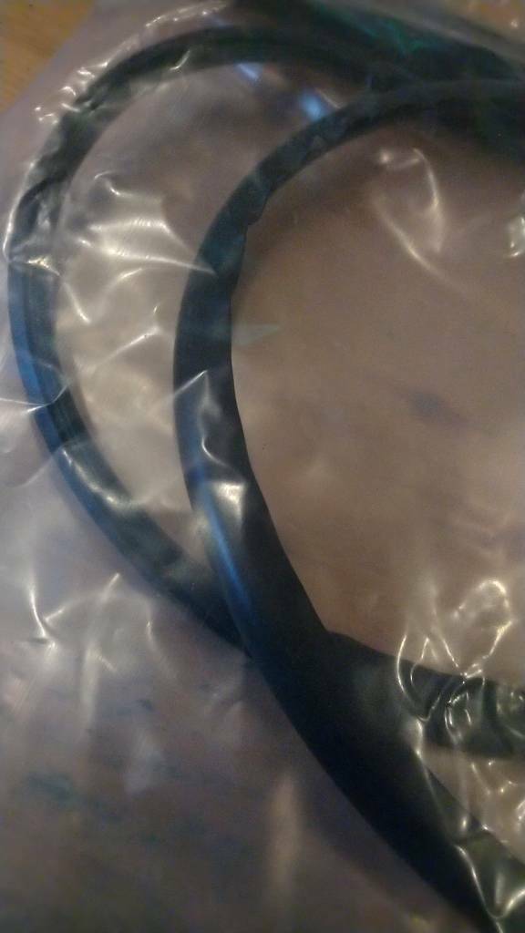 Kadett E omega A Zierleiste Frontscheibe Neu Original GM