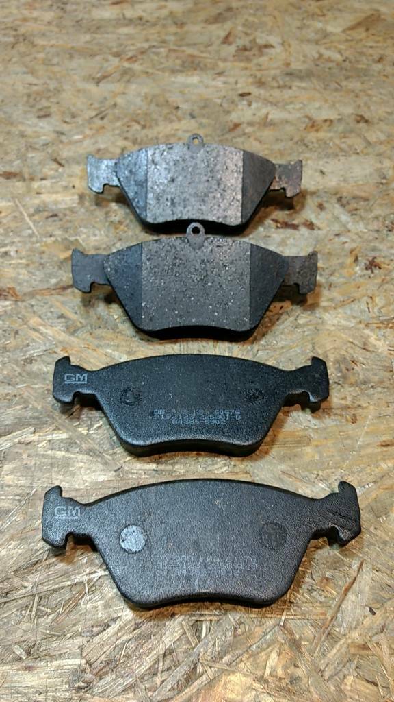 Original GM Opel Bremsbeläge vorne Calibra Omega B Vectra A NEU