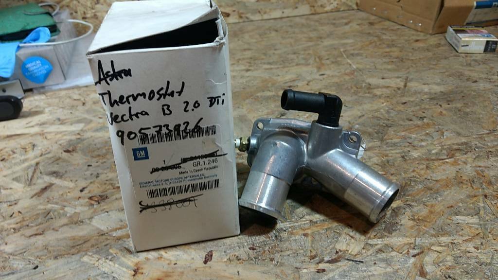 Original GM Opel Vectra B 2.0 DTi Thermostat NEU